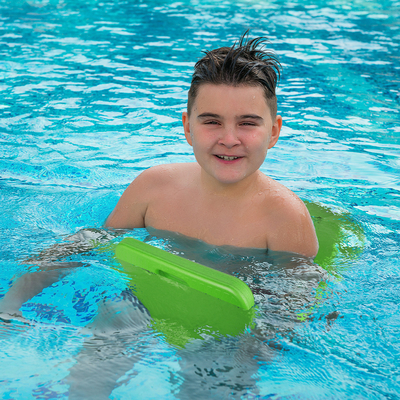 Gioco in acqua per bambini con Woowave Green Swim Floats Kickboard Toy