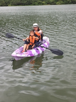 1 persona seduta in cima kayak 2.7m lunghezza materiale LLDPE/HDPE ideale per la pesca