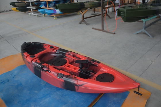 Scatena il tuo esploratore interiore con il nostro kayak da pesca a sedere leggero e mimetico