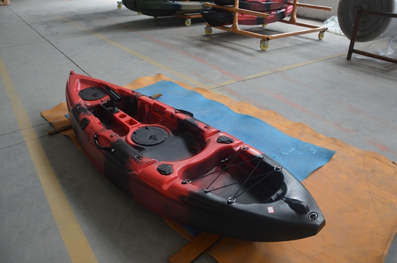 Scatena il tuo esploratore interiore con il nostro kayak da pesca a sedere leggero e mimetico