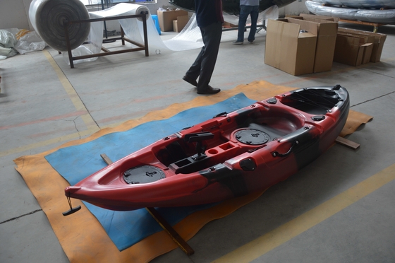 Scatena il tuo esploratore interiore con il nostro kayak da pesca a sedere leggero e mimetico