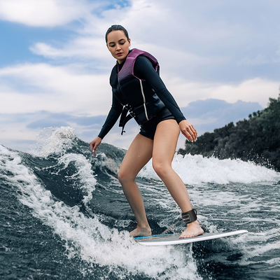 Guinzaglio per surfboard multicolore con bobina di poliuretano e cinghia per polso imbottita a uno strato